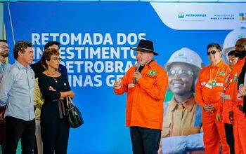 Lula anuncia recompra de refinaria privatizada por Bolsonaro