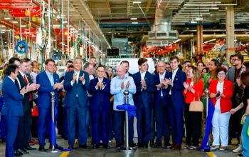 Lula volta ao chão de fábrica em nova indústria automobilística em parceria Brasil-China