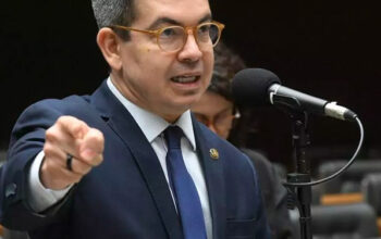 Randolfe se posiciona contra prisão domiciliar de Vorcaro: "ninguém está acima da lei, nem mesmo os banqueiros"