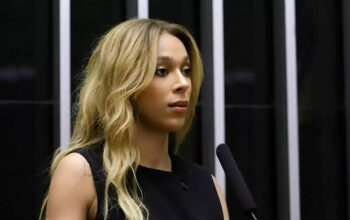 Novo pede cassação de Erika Hilton após ação contra Ratinho