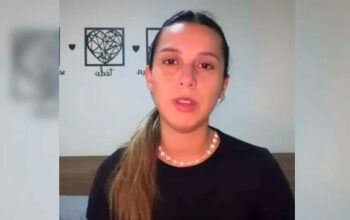 Argentina que imitou macaco paga R$ 97 mil e deixa o Brasil