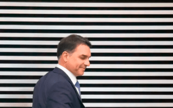 Flávio Bolsonaro se cala sobre o caso Master há cinco meses