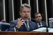 Senador protocola pedido para criar CPI contra Moraes e Toffoli