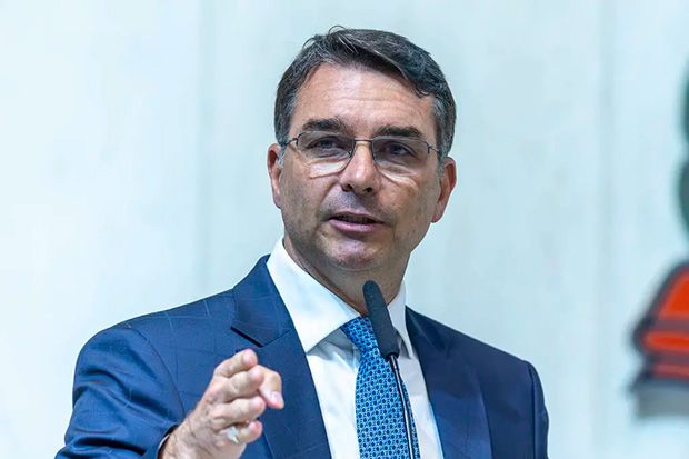 TCU nega pedido de Flávio para suspender empréstimo aos Correios