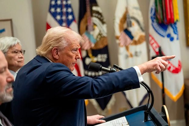 Trump ameaça “atingir e obliterar” usinas do Irã se Estreito de Ormuz não for reaberto em 48 horas