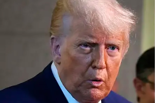 Trump pressiona Justiça dos EUA contra Moraes após decisão no Brasil