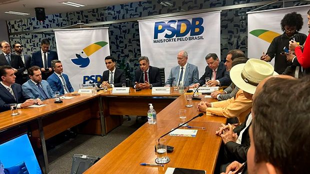 Aécio chama Ciro Gomes de “radical de centro” ao defender sua candidatura pelo PSDB