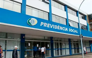 Aposentados e pensionistas do INSS começam a receber 13º nesta sexta