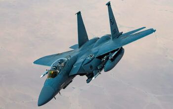 Caça dos EUA é derrubado no Irã;  operação busca resgatar tripulação