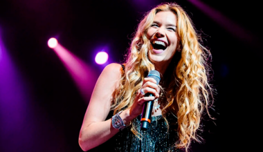 Cantora britânica negacionista receberá R$ 2,7 milhões da prefeitura de Florianópolis por show