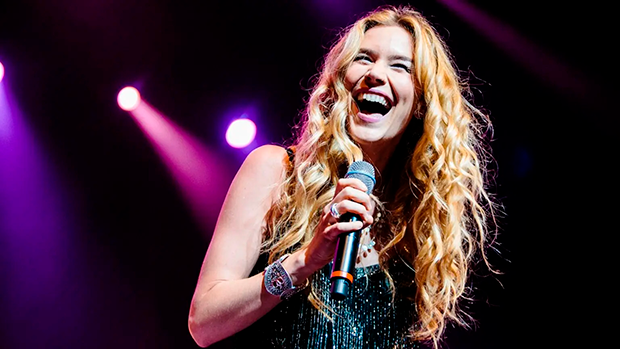 Cantora britânica negacionista receberá R$ 2,7 milhões da prefeitura de Florianópolis por show