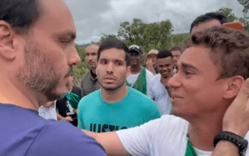 Carluxo ataca Nikolas em nova disputa: "bostinha"