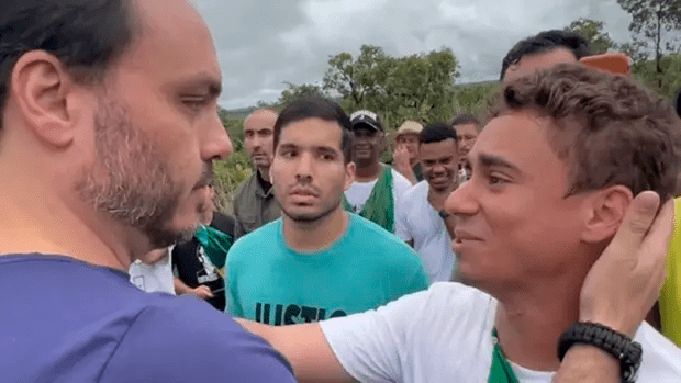 Carluxo ataca Nikolas em nova disputa: "bostinha"
