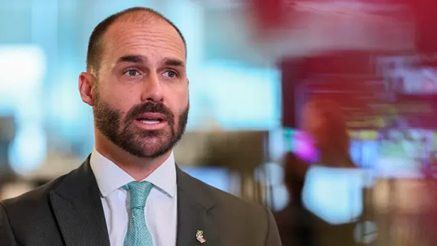 Com Dino, STF tem 3 votos para condenar Eduardo Bolsonaro em processo contra Tabata