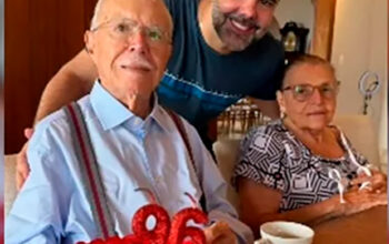 Ex-presidente, José Sarney completa 96 anos com bolo do Flamengo