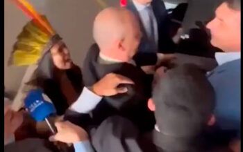 Flávio Bolsonaro é chamado de “miliciano” por líder indígena