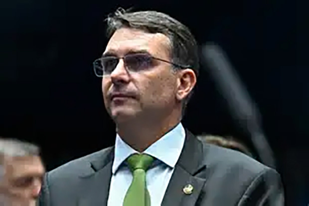 Flávio Bolsonaro reage ao voto de Moraes para condenar Eduardo
