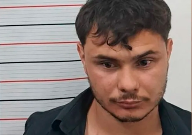 Gerente é preso após morder e arrancar orelha da companheira em festa