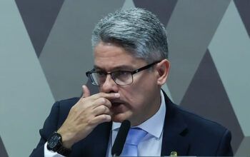 Gilmar Mendes pede à PGR investigação contra senador Alessandro Vieira