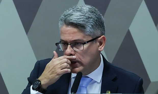 Gilmar Mendes pede à PGR investigação contra senador Alessandro Vieira