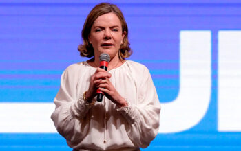 Gleisi detona editorial da Folha por “terrorismo fiscal” contra o governo