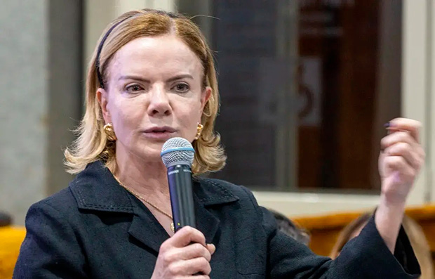 Gleisi diz que Congresso “passa pano” para golpistas e exige de Alcolumbre CPI do Master