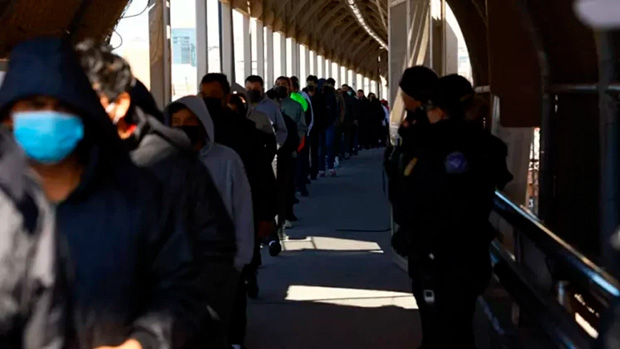 Governo Trump envia latino-americanos à África em nova onda de deportações