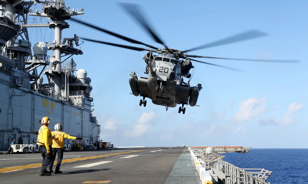 Irã rejeita ultimato de Trump e diz que Estreito de Ormuz continua fechado