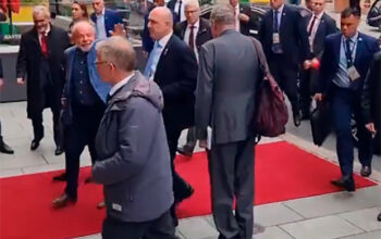 Lula chega à Alemanha em meio a negociações estratégicas com o país