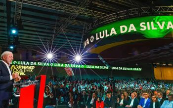 Lula fala para milhares na Espanha e pede coerência dos progressistas