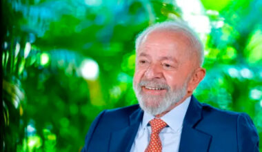 Lula recebe alta após cirurgias na cabeça e no pulso em hospital de SP