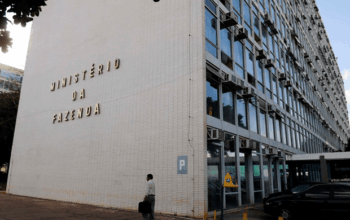 Ministério da Fazenda descarta possibilidade de rever taxa das blusinhas