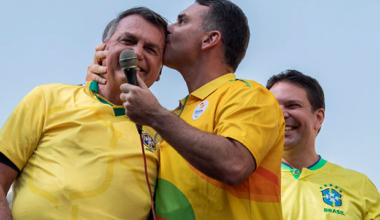 Míriam Leitão diz que Flávio Bolsonaro é a continuação do projeto golpista do pai e ameaça à democracia