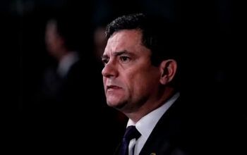 Moro se irrita com pergunta sobre Flávio, não responde e ataca Lula