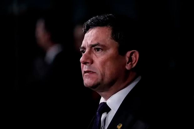 Moro se irrita com pergunta sobre Flávio, não responde e ataca Lula