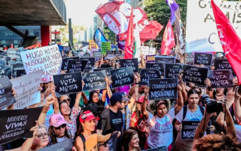 Mulheres fazem ato na Avenida Paulista em defesa do PL da Misoginia Ato ocorreu um dia após presid