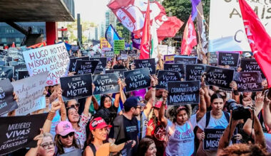 Mulheres fazem ato na Avenida Paulista em defesa do PL da Misoginia Ato ocorreu um dia após presid