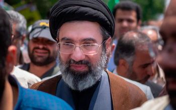 Novo líder supremo do Irã teve o rosto desfigurado, diz agência