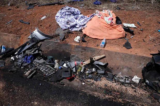 Oito mortes na BR-020: “Van entrou embaixo da carreta”, diz motorista