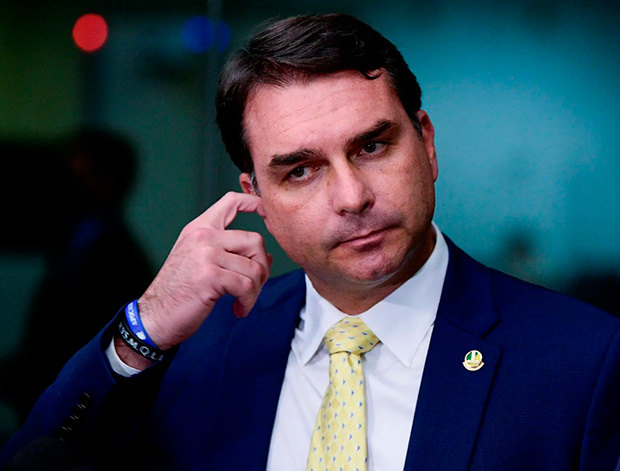 Pesquisa aponta Flávio como “clone do fascismo” e com baixa capilaridade eleitoral