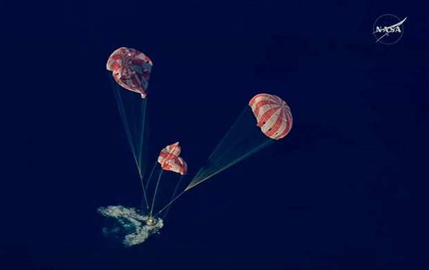 Artemis II retorna à Terra e conclui missão tripulada em torno da Lua