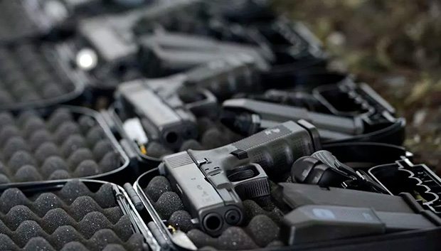 Porte de armas cai 56% e taxas de criminalidade têm queda