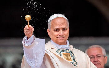 Papa Leão XIV reforça posição contra bênção formal a casais gays