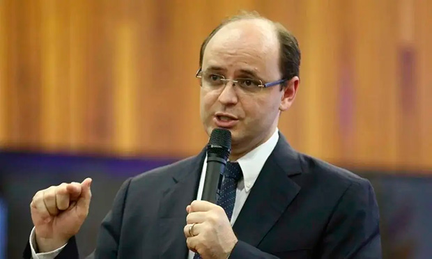 Secretário de Educação Rossieli Soares cai após denúncias sobre contrato de R$ 348 milhões