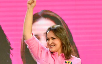 Prefeita bolsonarista sanciona lei que proíbe mulheres trans em banheiros femininos