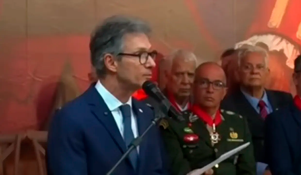 Compositores Márcio e Yé Borges abandonam cerimônia durante discurso de Zema