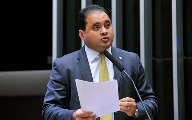 Relator apresenta parecer favorável à indicação de Jorge Messias ao STF