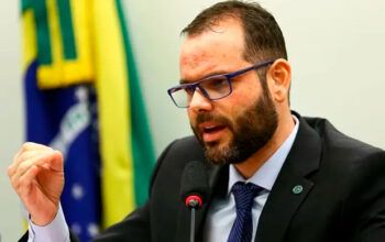 Seif Jr. usa discurso machista para pedir votos femininos a Flávio Bolsonaro