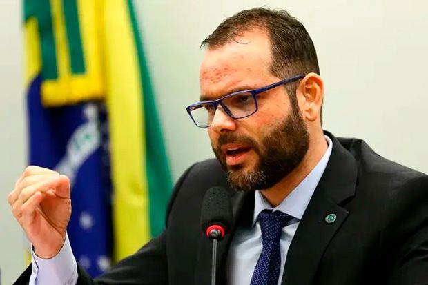 Seif Jr. usa discurso machista para pedir votos femininos a Flávio Bolsonaro