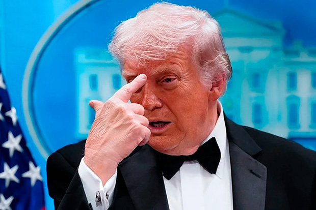 Trump divulga vídeo do momento do ataque e foto do atirador preso